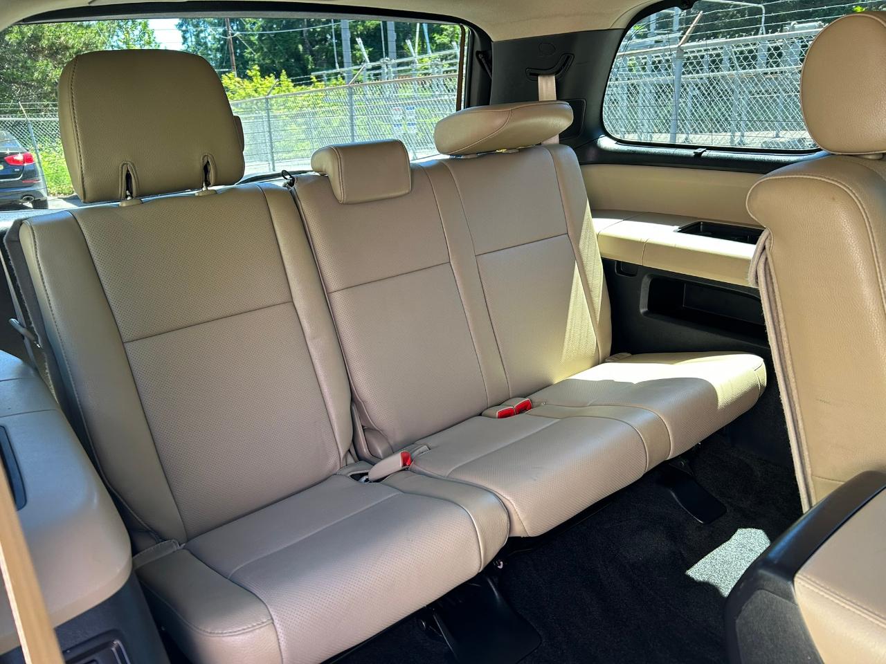 Toyota Sequoia Plantium 4WD FFV 2012