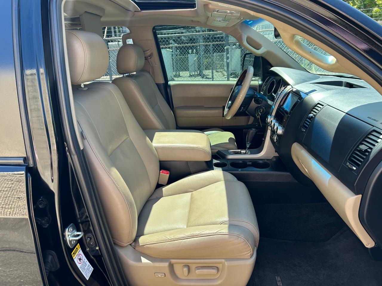 Toyota Sequoia Plantium 4WD FFV 2012