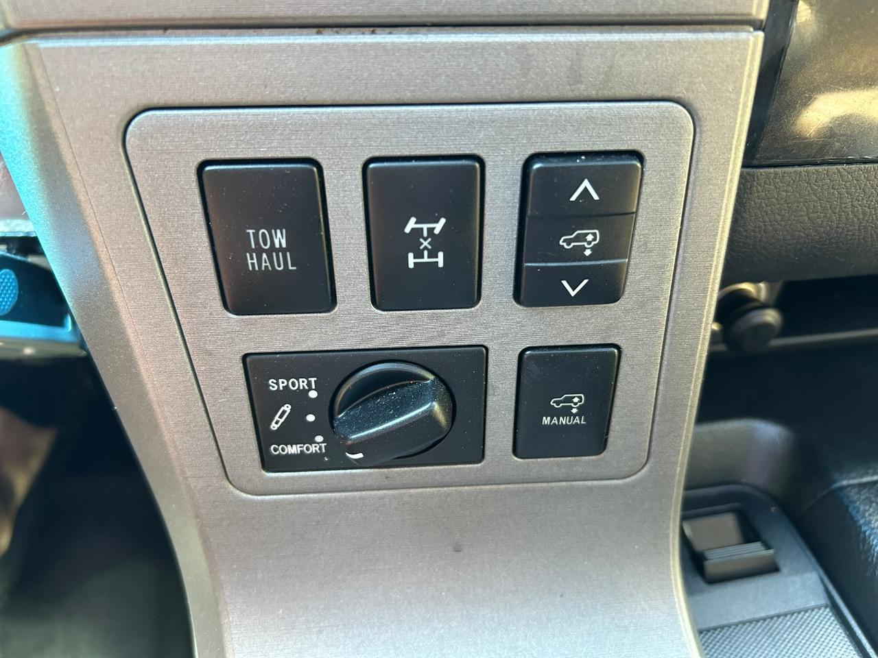 Toyota Sequoia Plantium 4WD FFV 2012