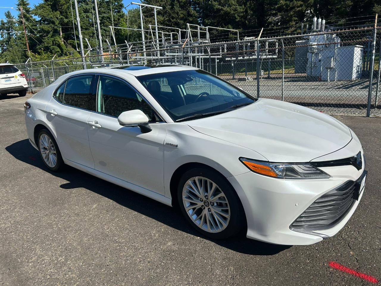 Toyota Camry Hybrid XLE 2020