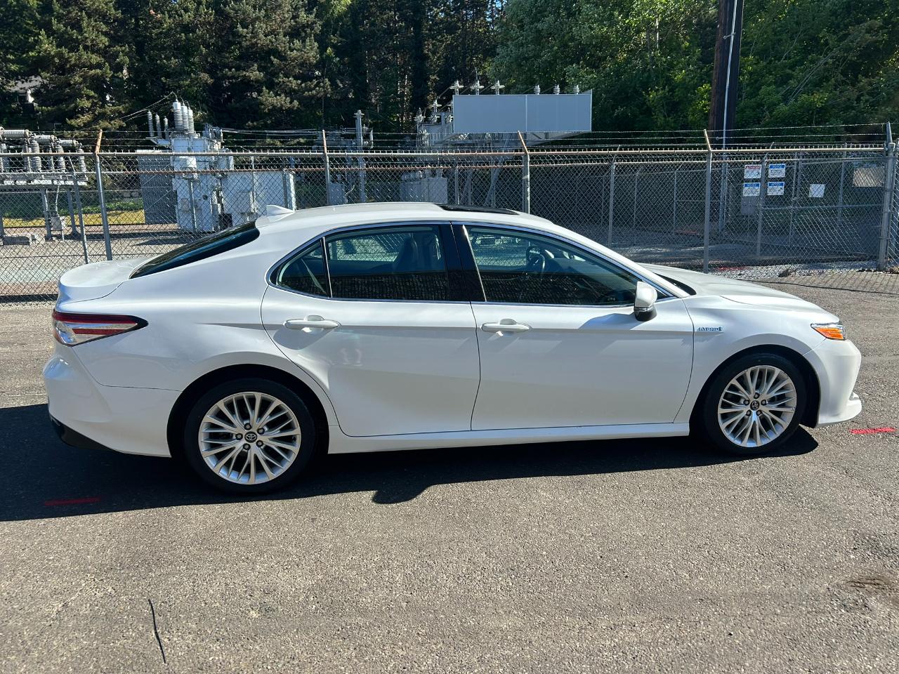 Toyota Camry Hybrid XLE 2020