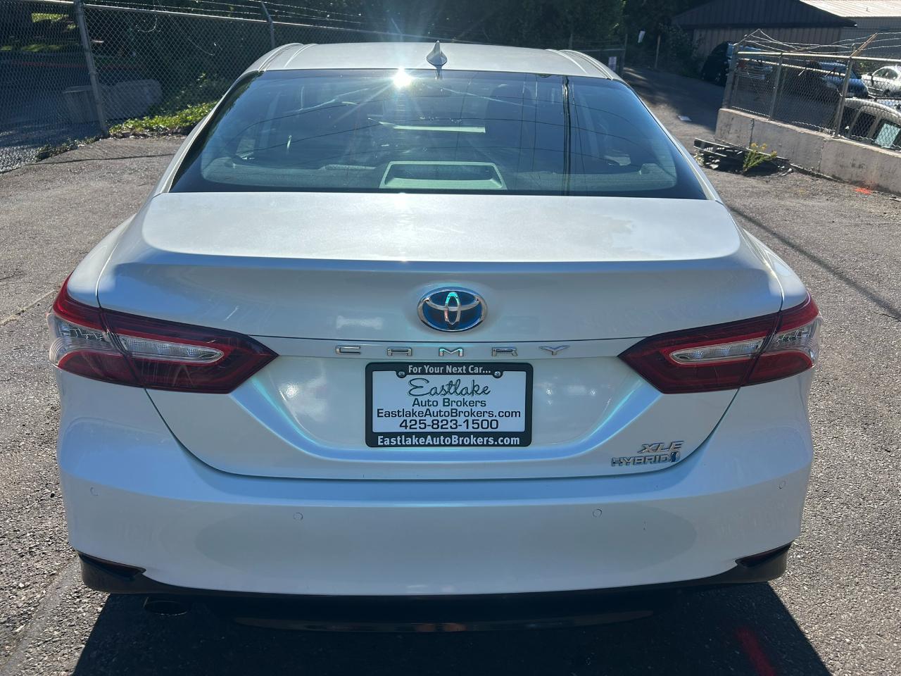 Toyota Camry Hybrid XLE 2020