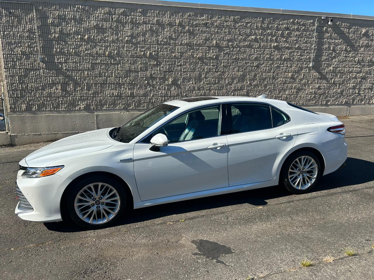 Toyota Camry Hybrid XLE 2020