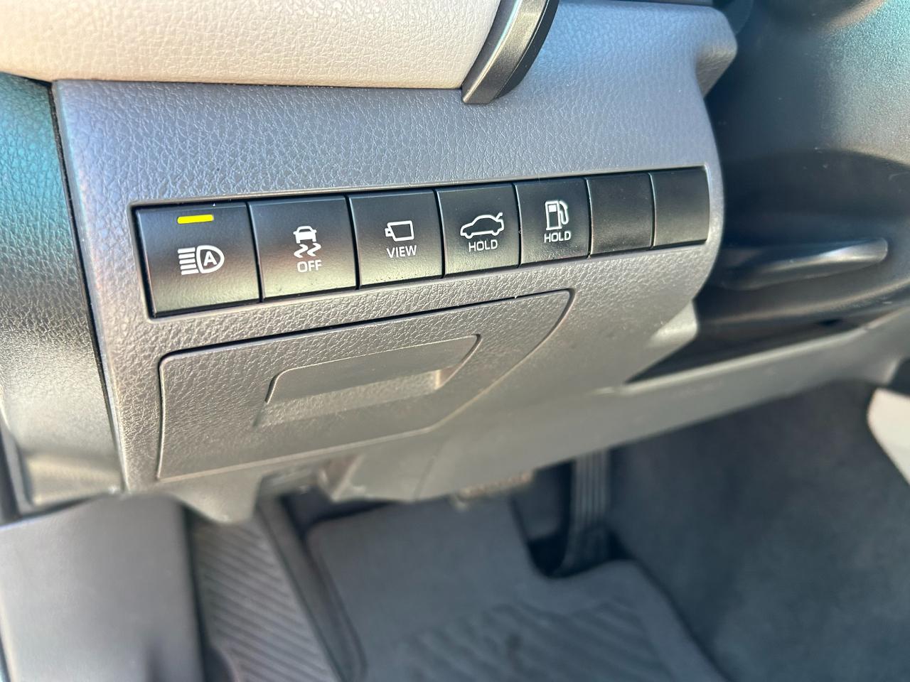 Toyota Camry Hybrid XLE 2020