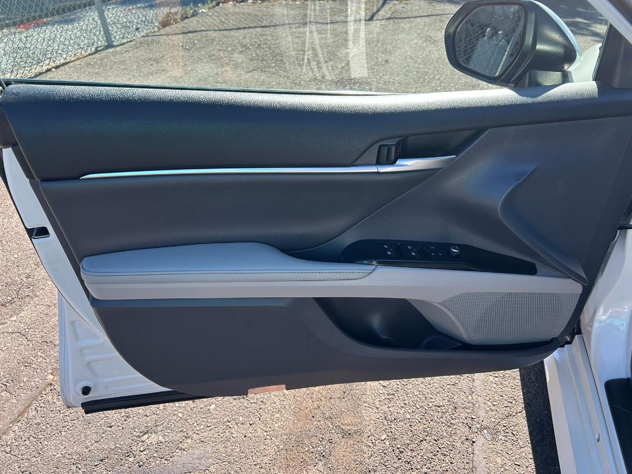 Toyota Camry Hybrid XLE 2020