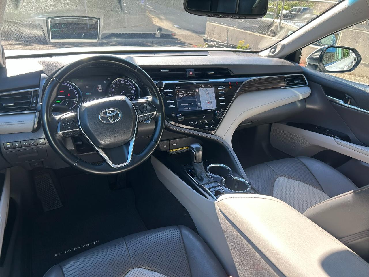 Toyota Camry Hybrid XLE 2020