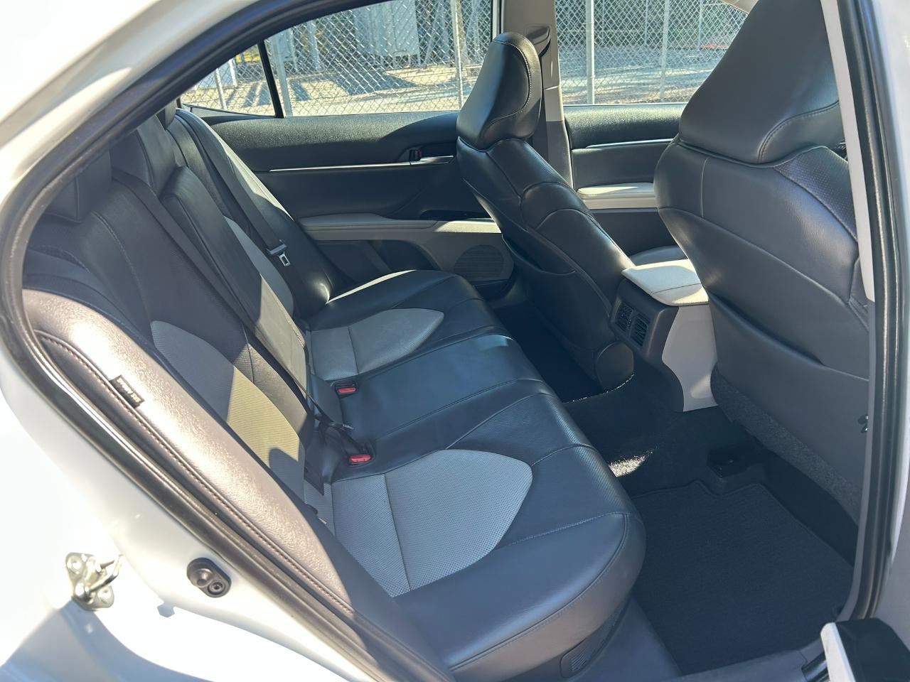 Toyota Camry Hybrid XLE 2020