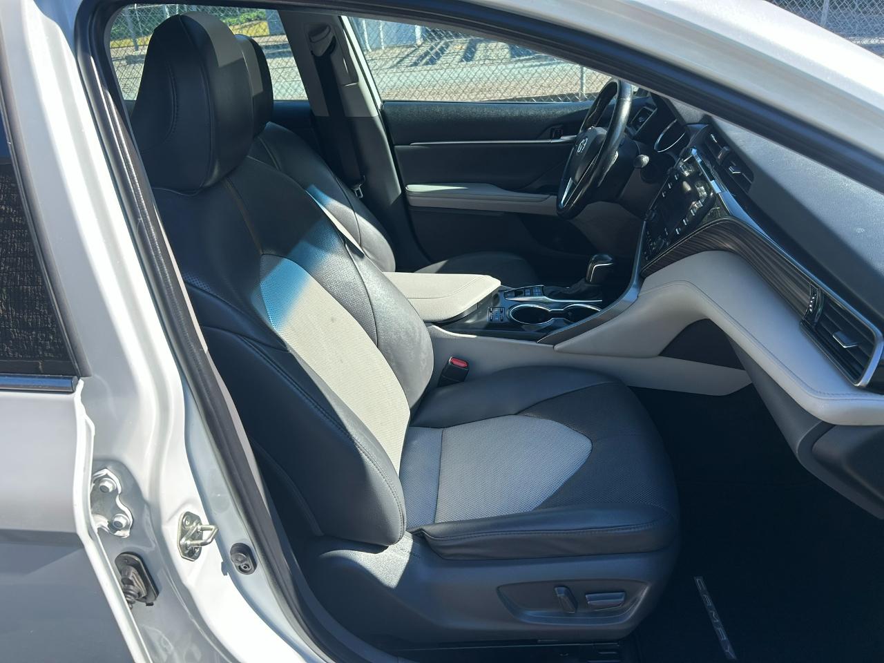 Toyota Camry Hybrid XLE 2020