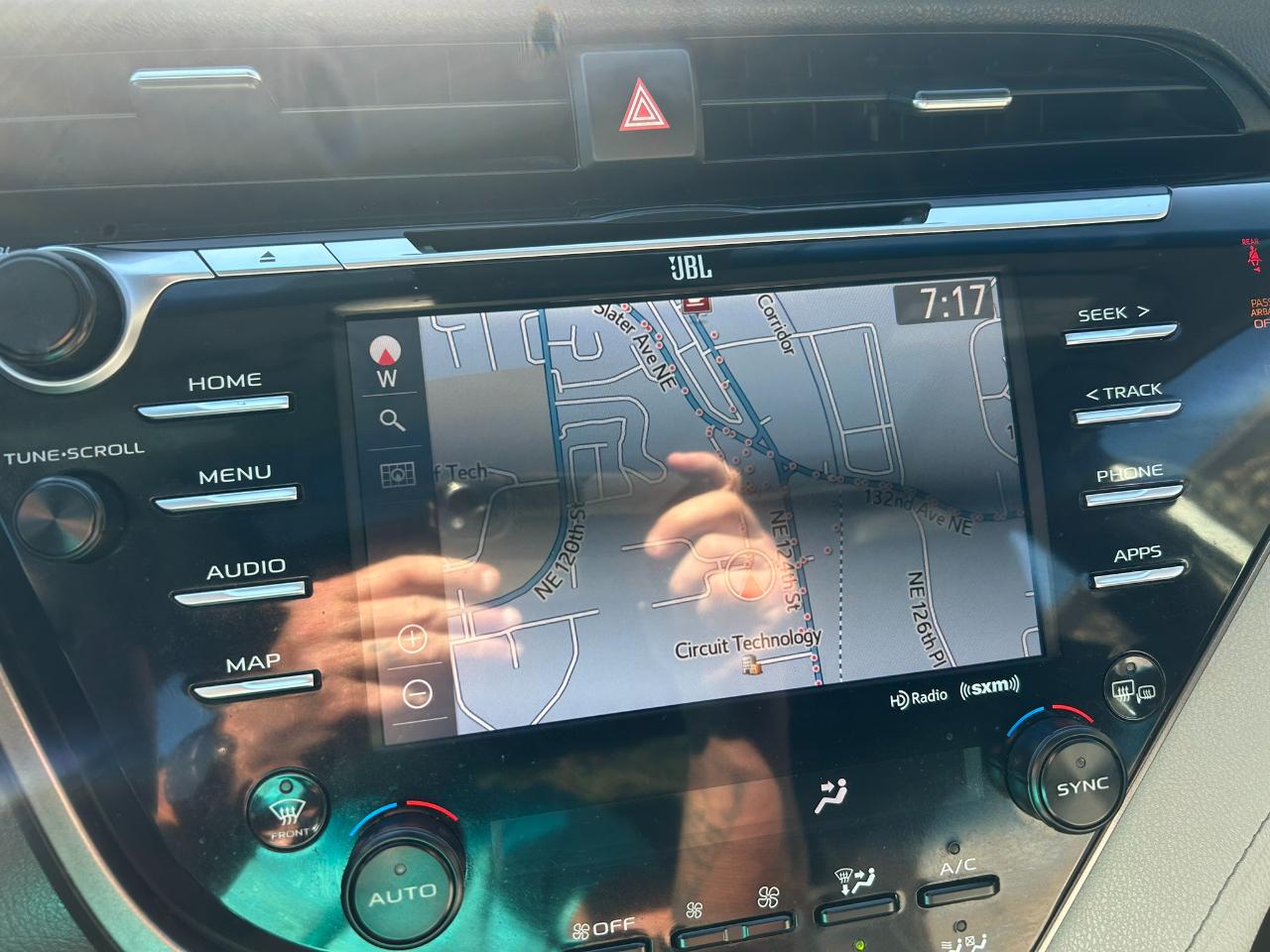 Toyota Camry Hybrid XLE 2020
