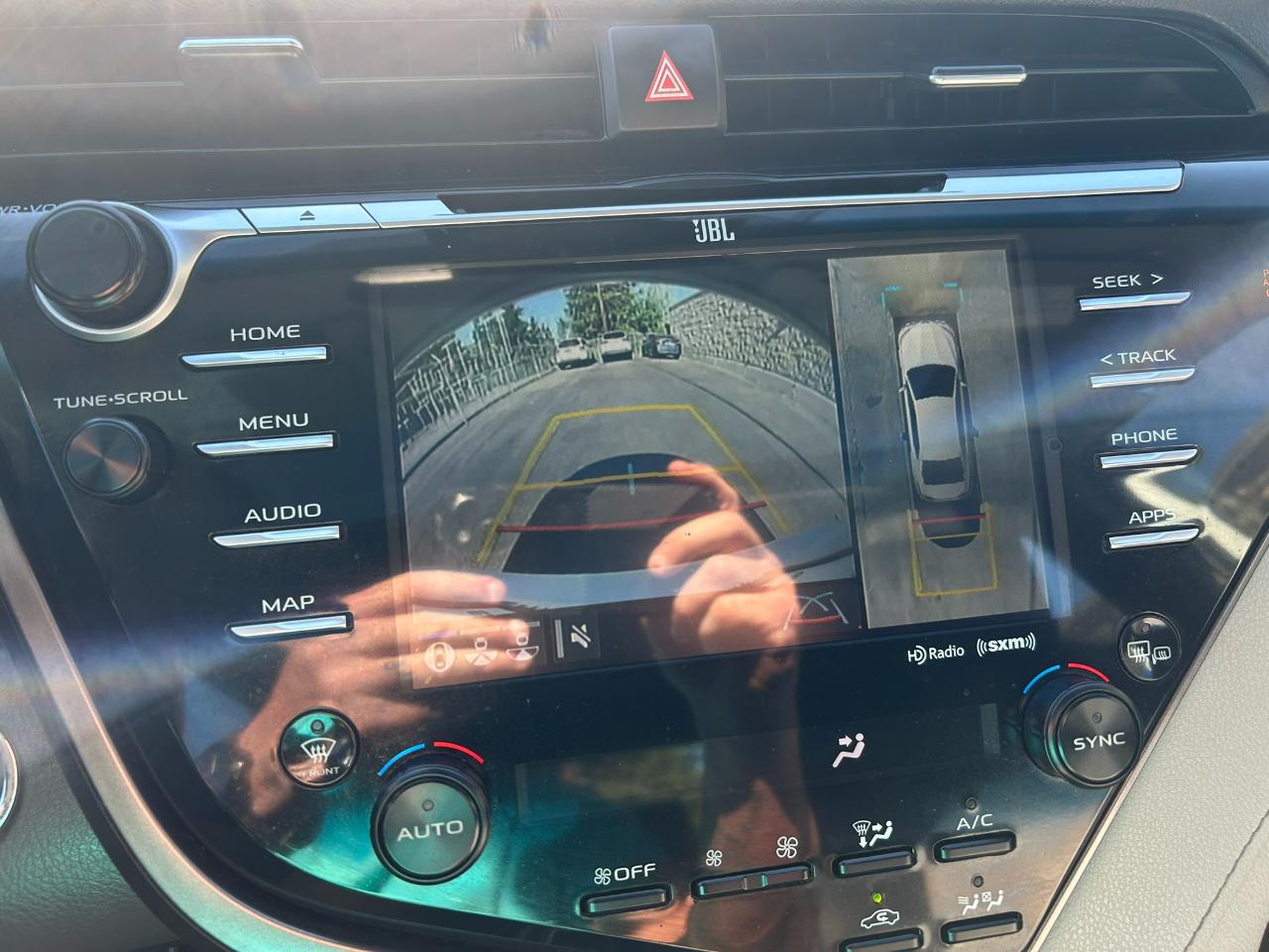 Toyota Camry Hybrid XLE 2020