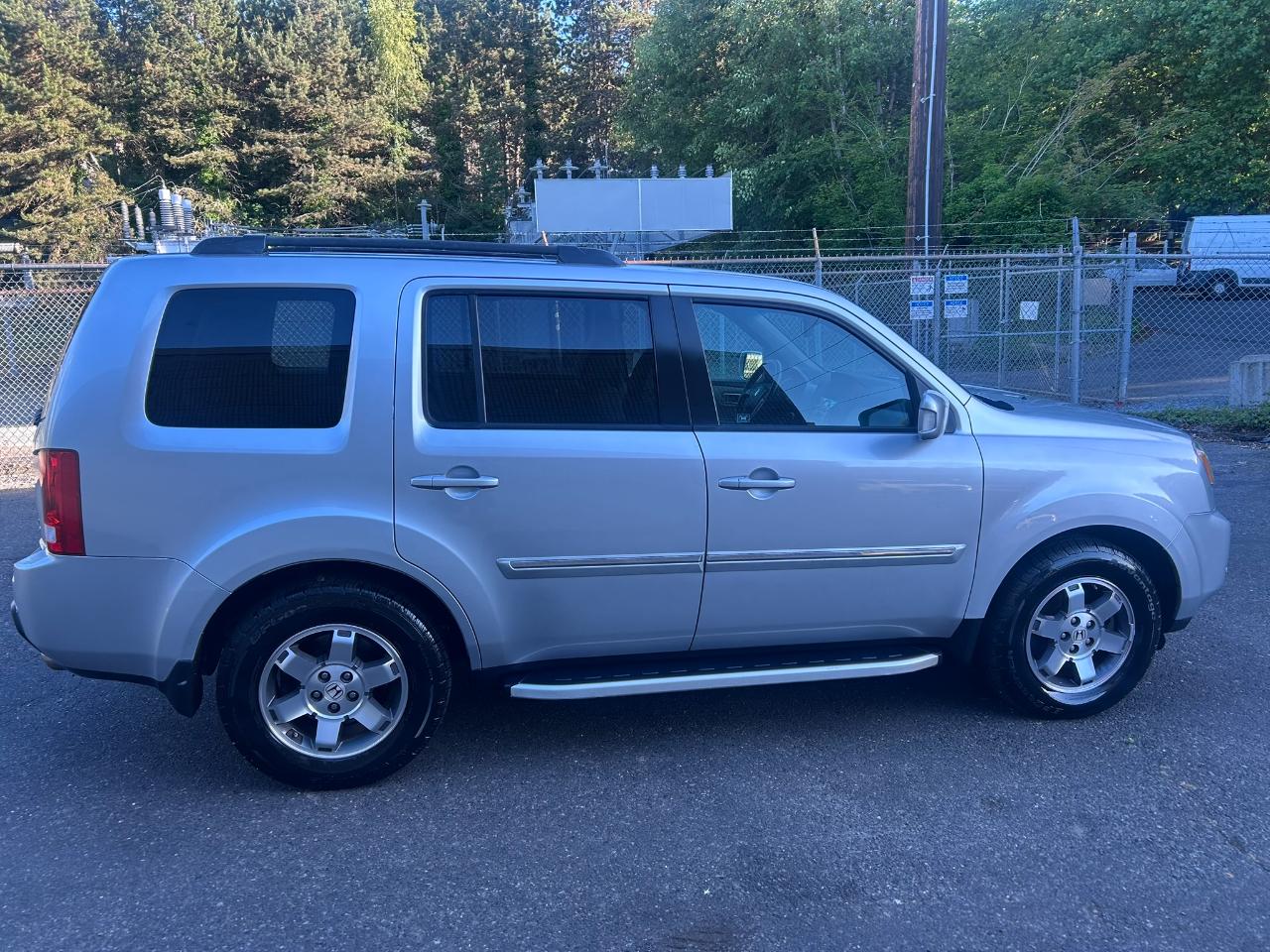 Honda Pilot Touring 4WD 5-Spd AT with DVD 2011