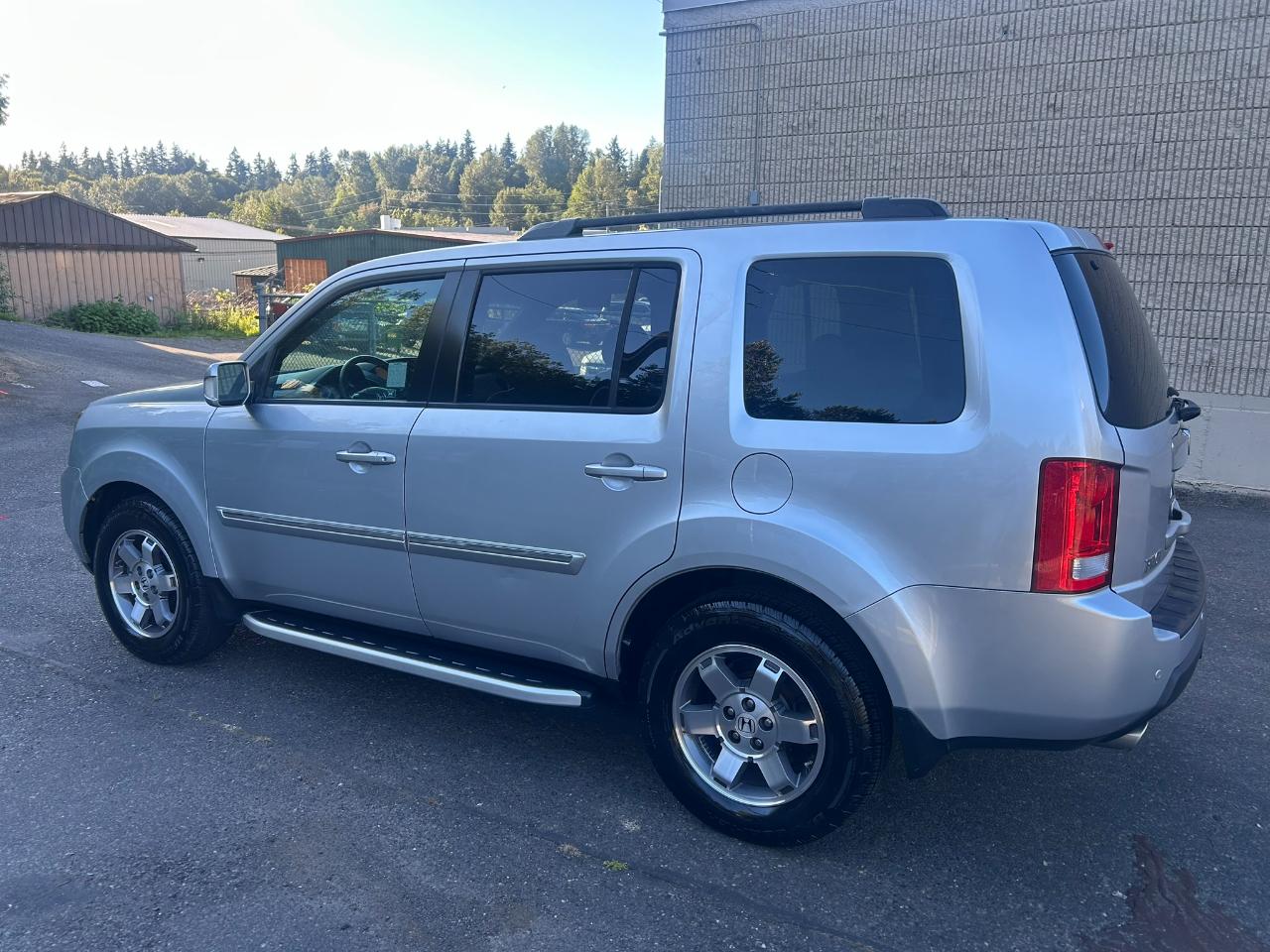 Honda Pilot Touring 4WD 5-Spd AT with DVD 2011