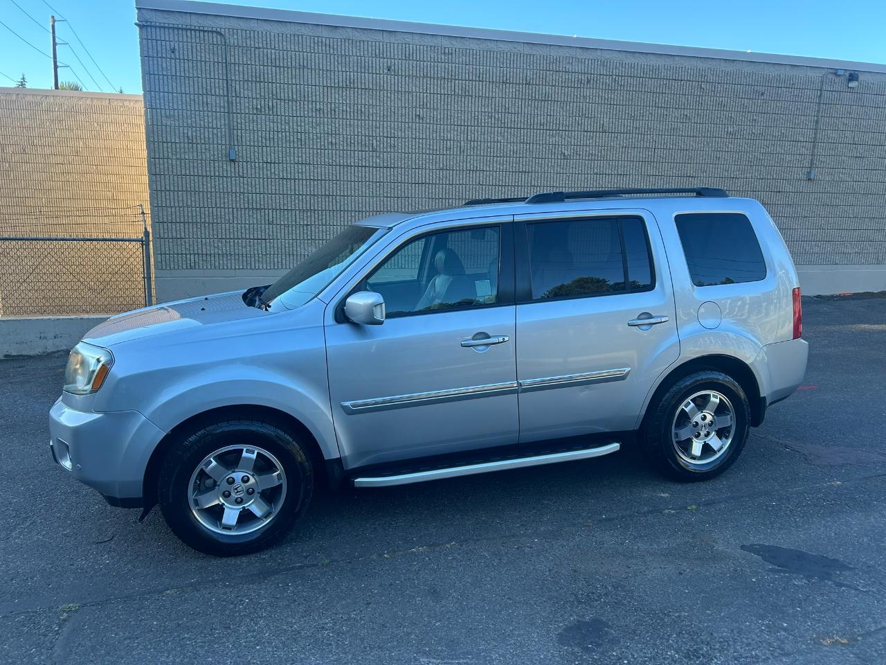Honda Pilot Touring 4WD 5-Spd AT with DVD 2011