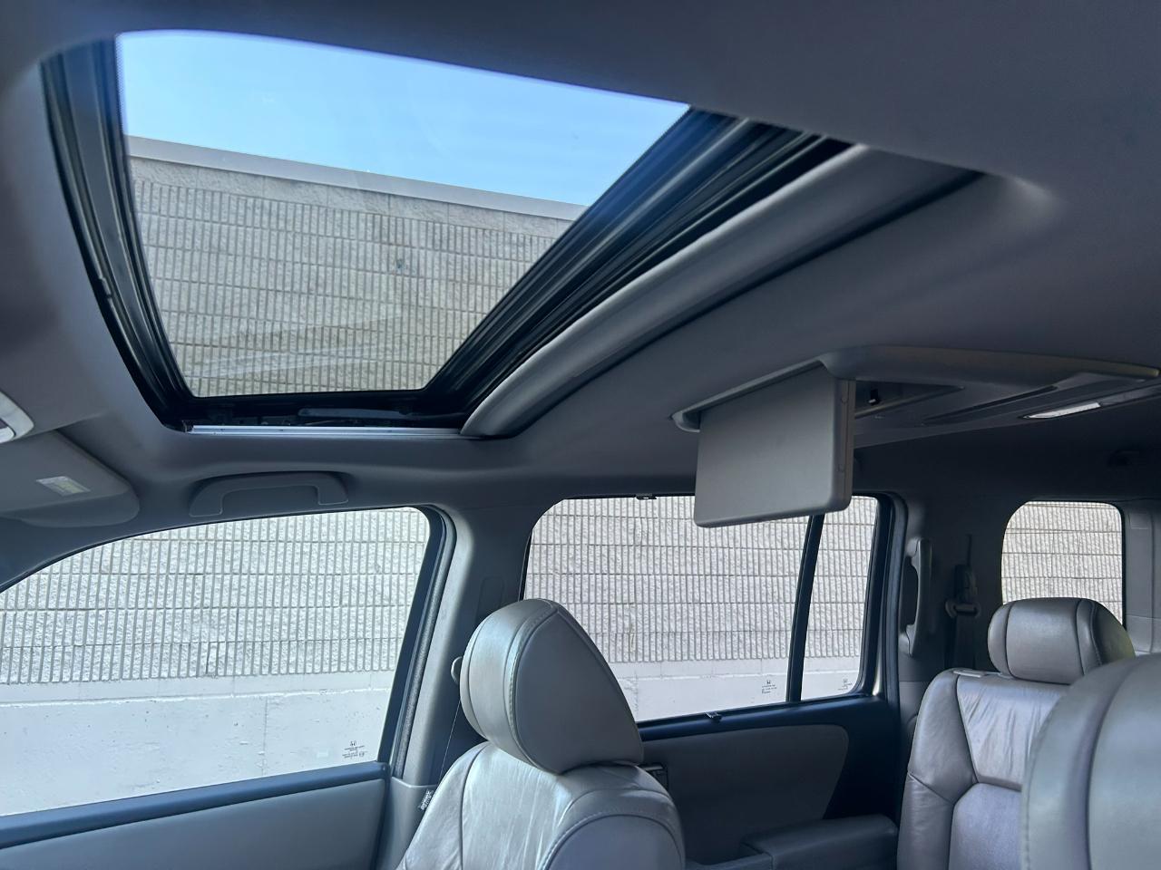 Honda Pilot Touring 4WD 5-Spd AT with DVD 2011