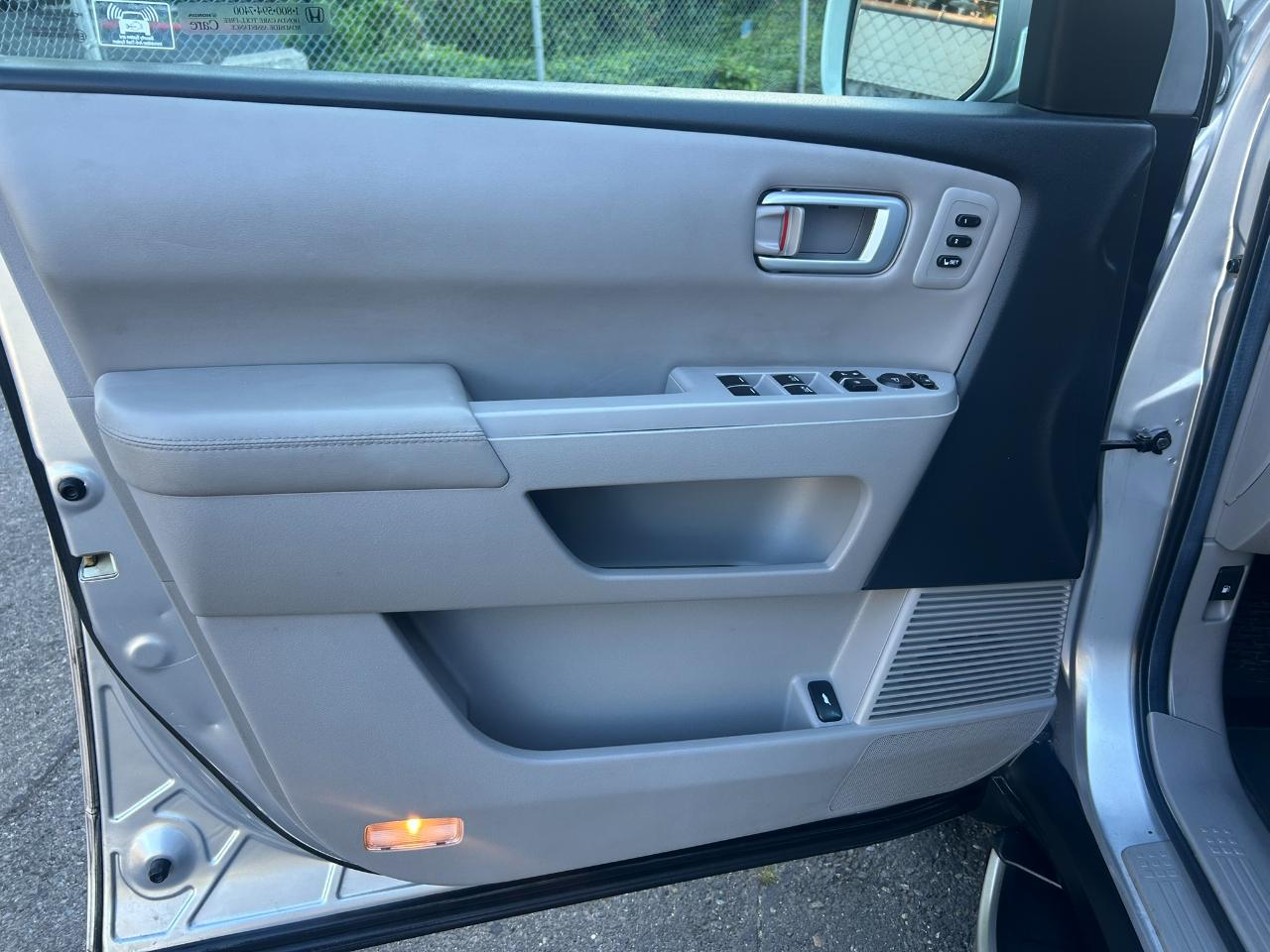 Honda Pilot Touring 4WD 5-Spd AT with DVD 2011