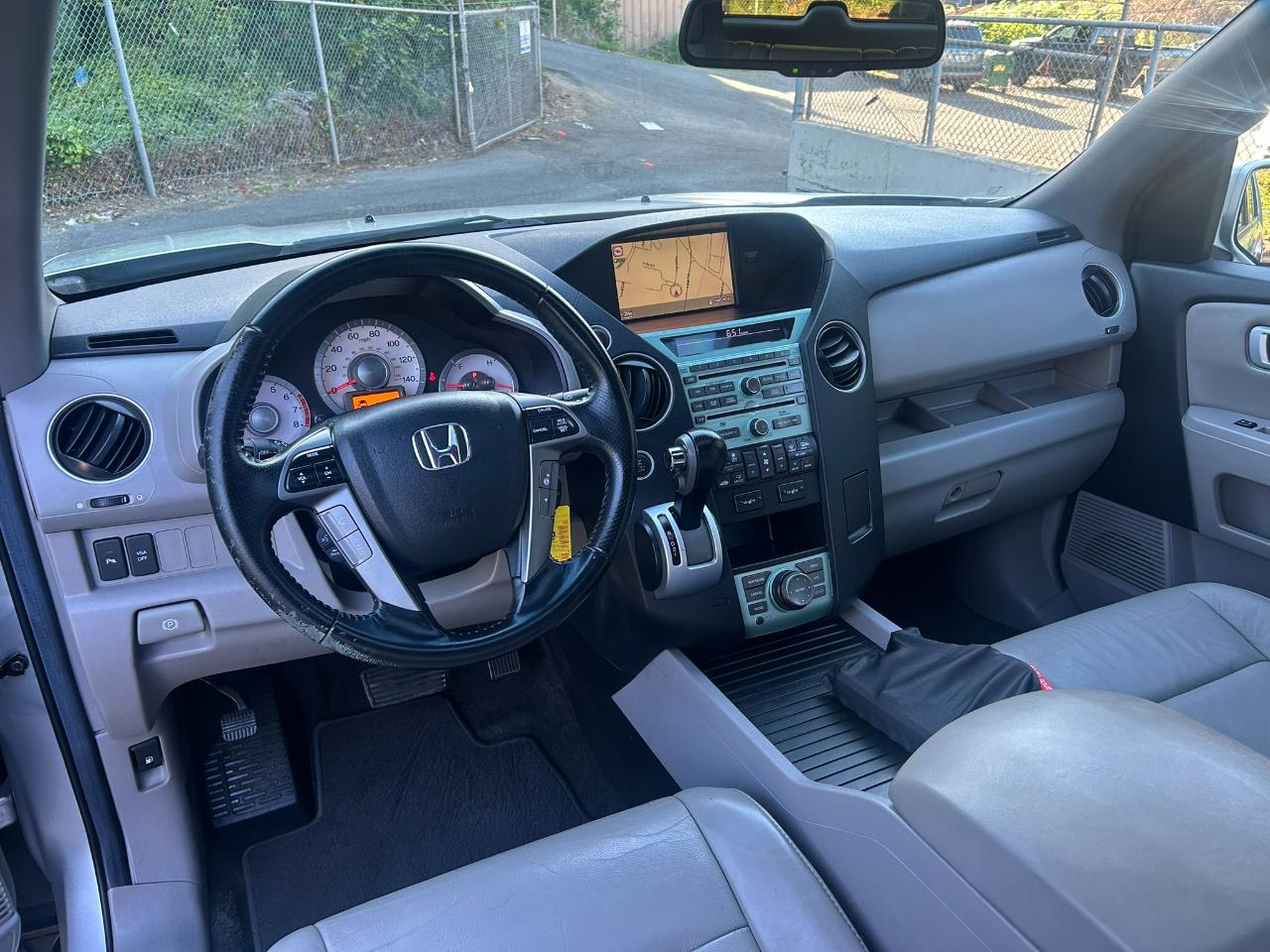 Honda Pilot Touring 4WD 5-Spd AT with DVD 2011