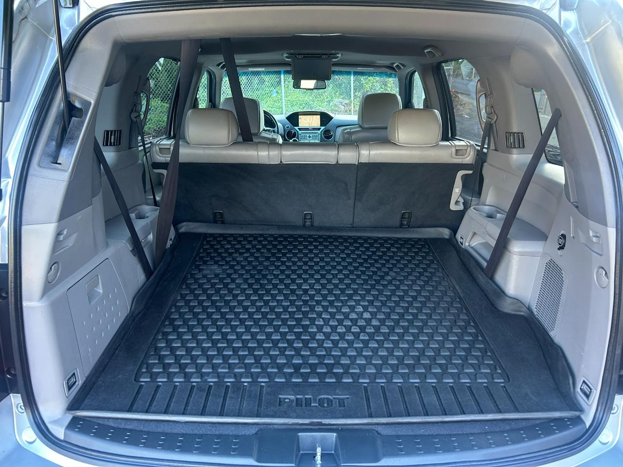Honda Pilot Touring 4WD 5-Spd AT with DVD 2011