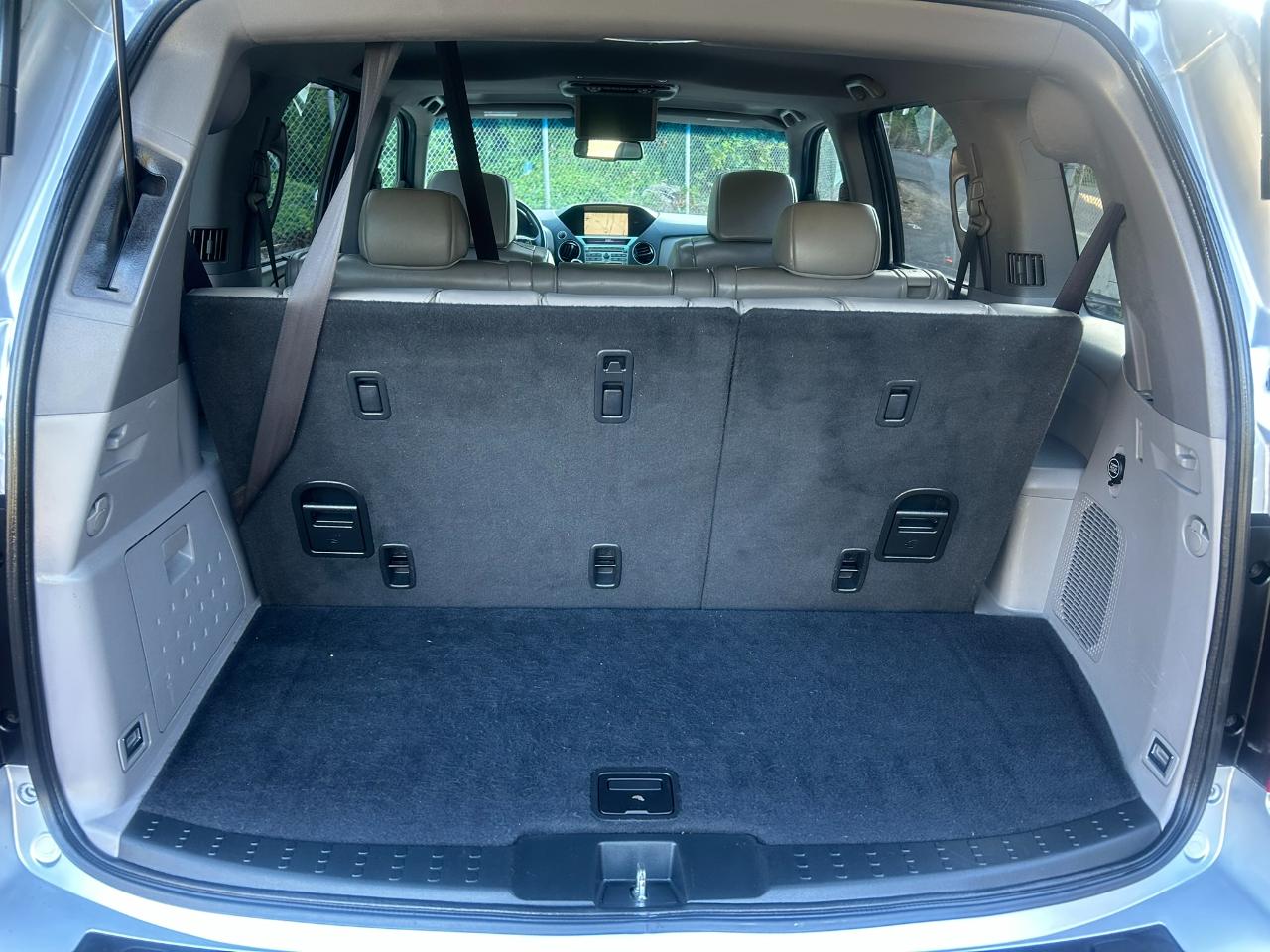 Honda Pilot Touring 4WD 5-Spd AT with DVD 2011