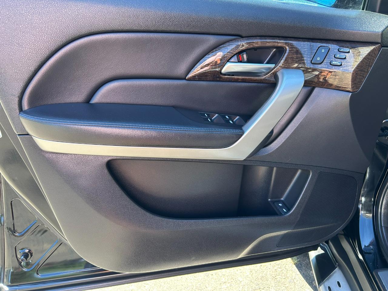 Acura MDX 6-Spd AT w/Tech Package 2012