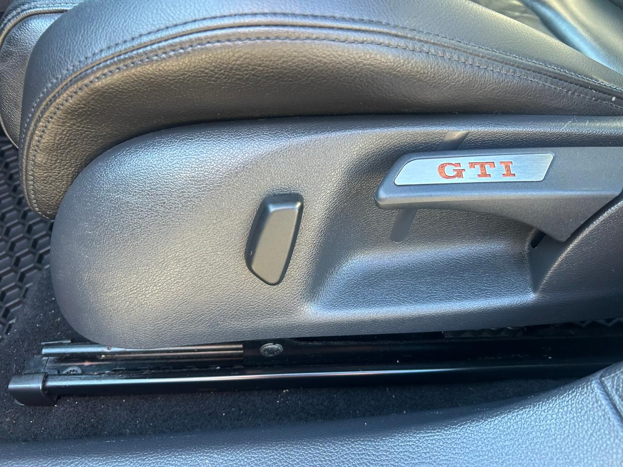 Volkswagen GTI 4-door 2012