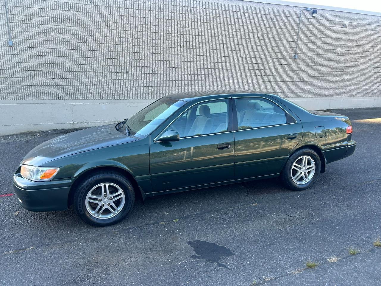 Toyota Camry LE 2000