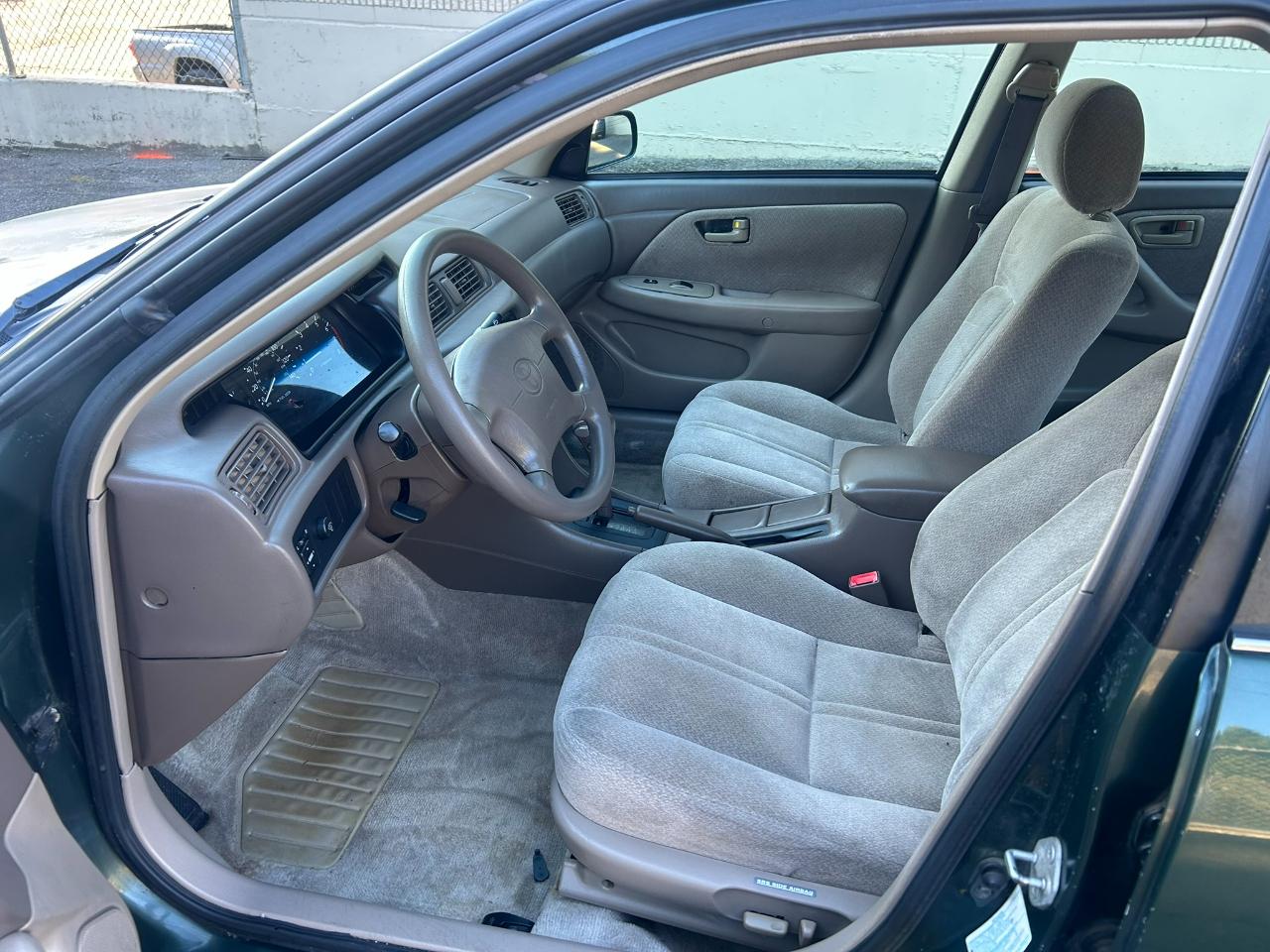 Toyota Camry LE 2000