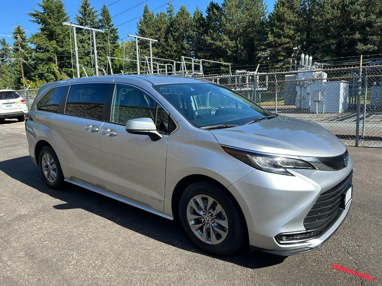 Toyota Sienna LE 8-Passenger AWD 2021