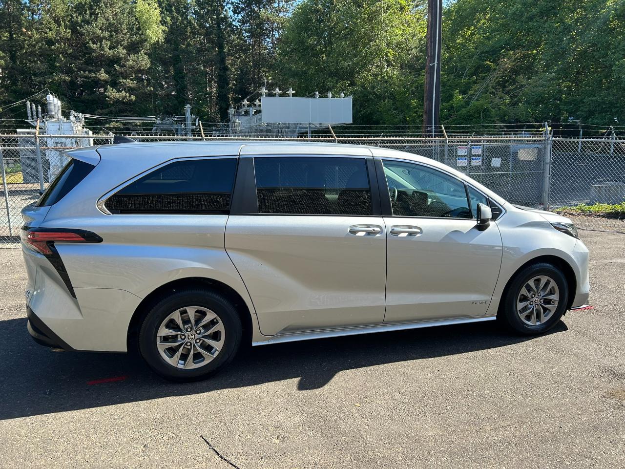 Toyota Sienna LE 8-Passenger AWD 2021