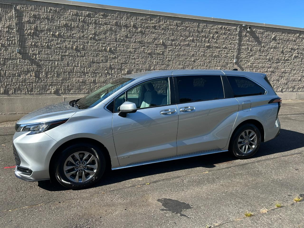 Toyota Sienna LE 8-Passenger AWD 2021