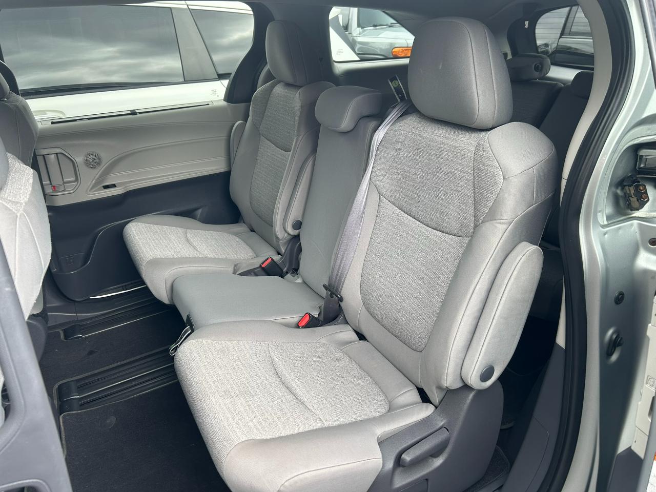 Toyota Sienna LE 8-Passenger AWD 2021