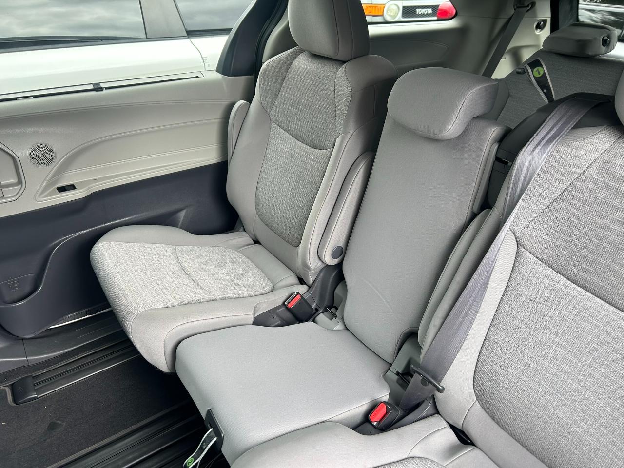 Toyota Sienna LE 8-Passenger AWD 2021