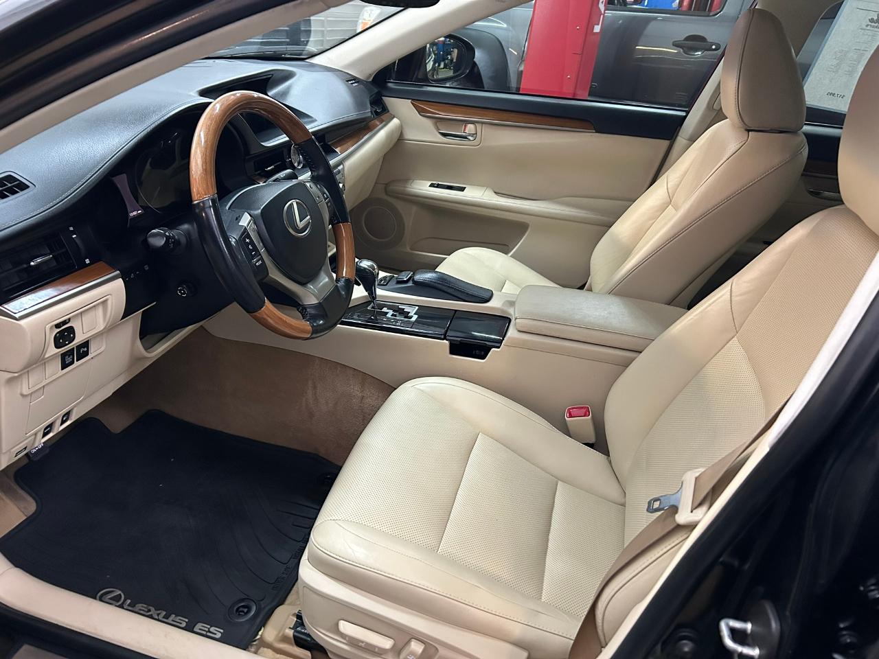 Lexus ES 300h Sedan 2014