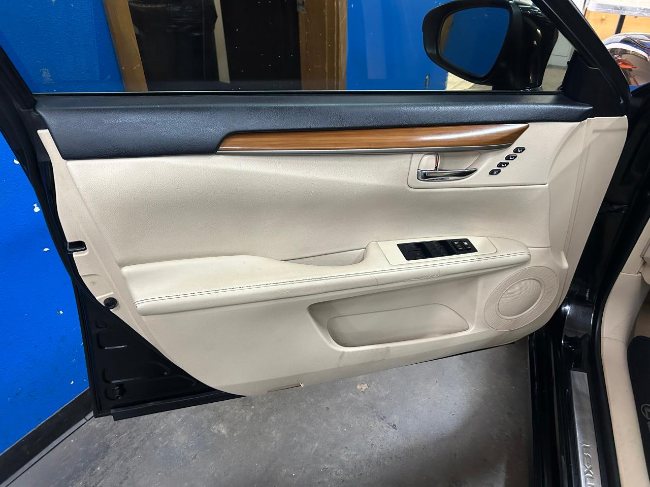 Lexus ES 300h Sedan 2014