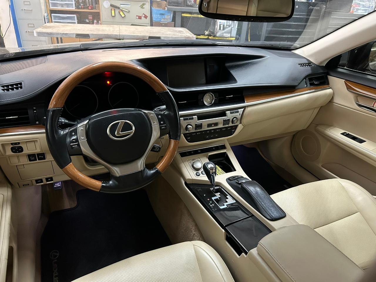 Lexus ES 300h Sedan 2014