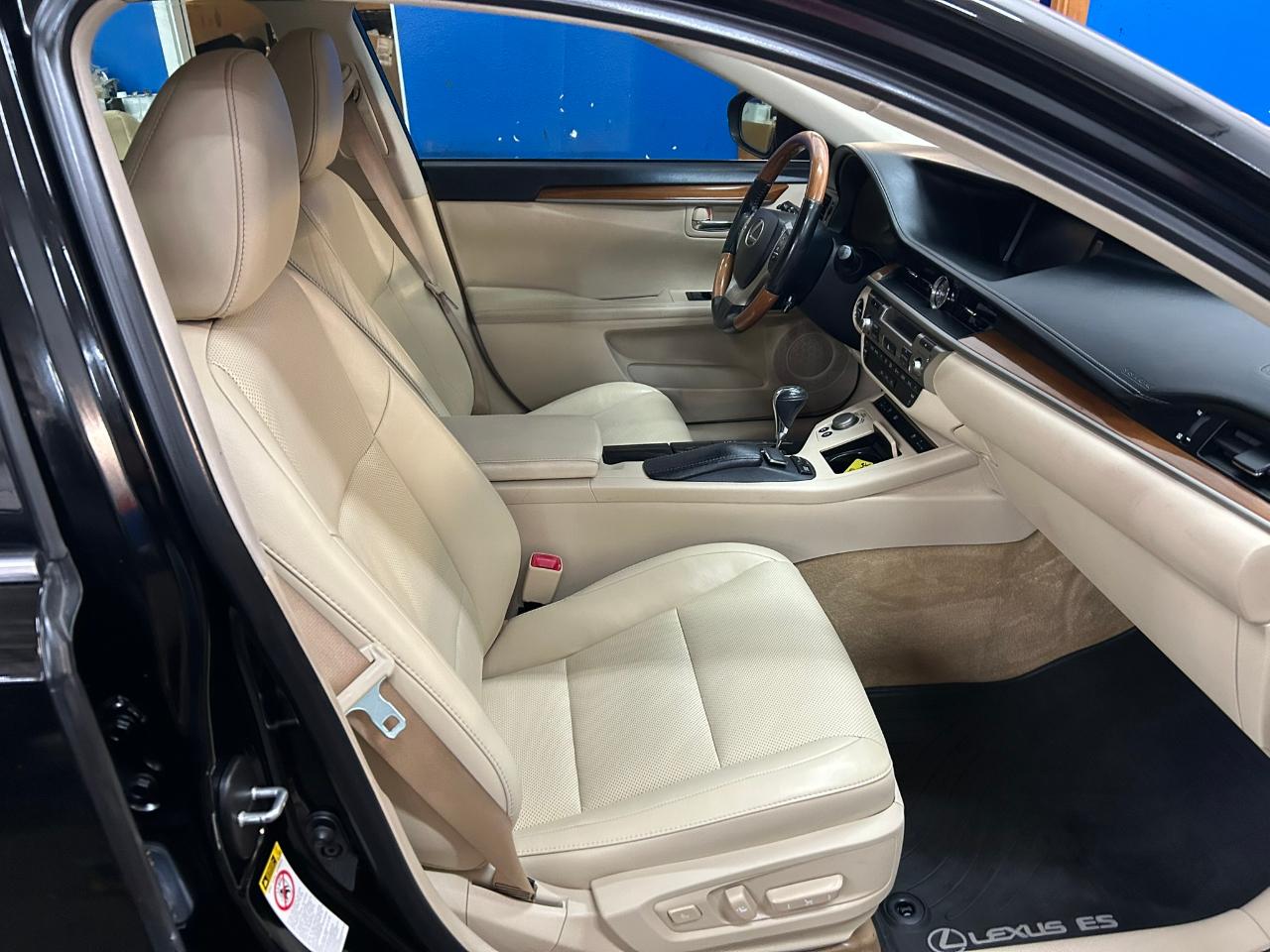Lexus ES 300h Sedan 2014
