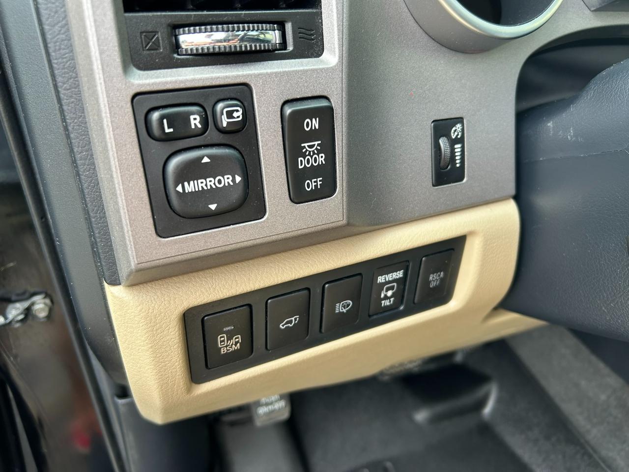 Toyota Sequoia Plantium 4WD FFV 2012