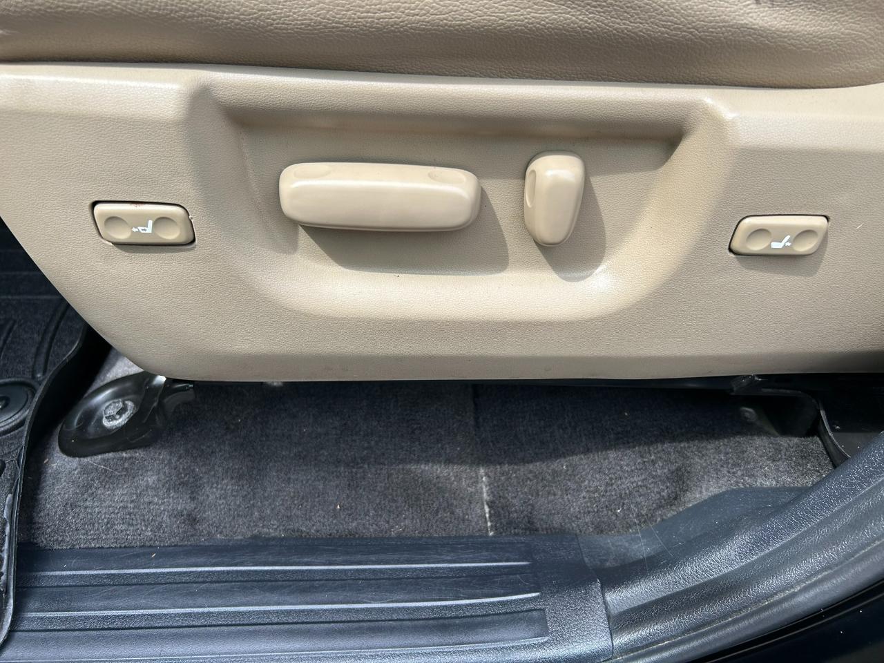 Toyota Sequoia Plantium 4WD FFV 2012
