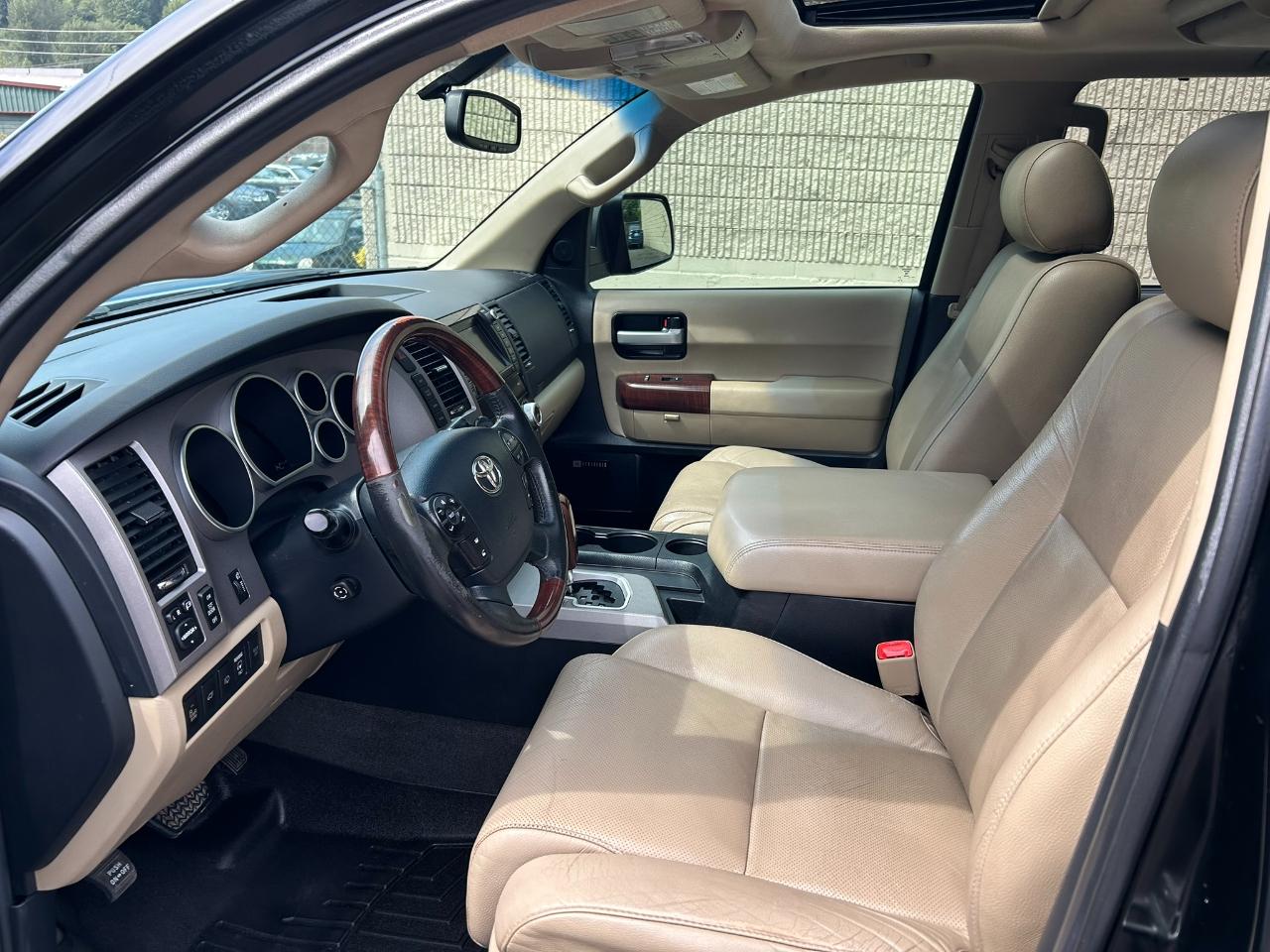 Toyota Sequoia Plantium 4WD FFV 2012