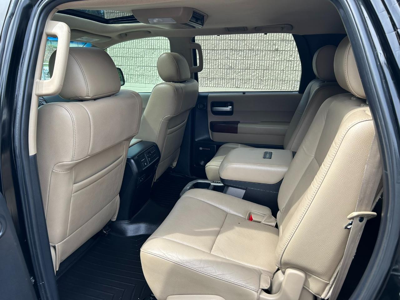 Toyota Sequoia Plantium 4WD FFV 2012
