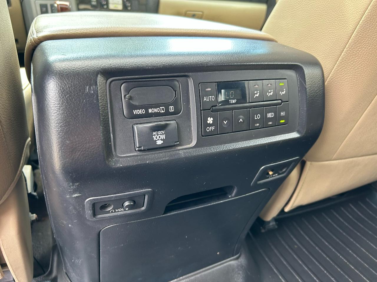 Toyota Sequoia Plantium 4WD FFV 2012