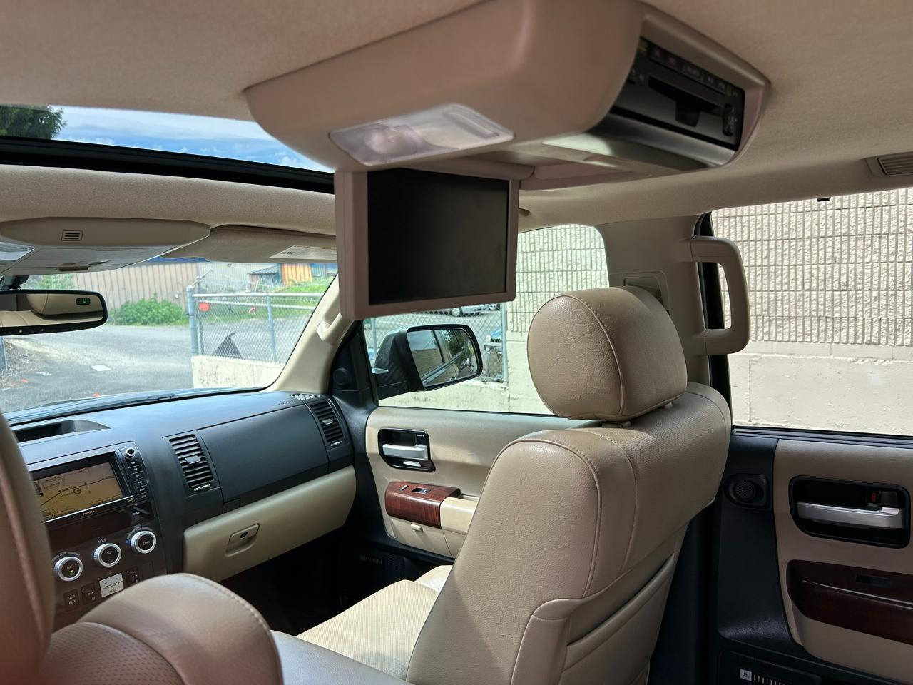 Toyota Sequoia Plantium 4WD FFV 2012
