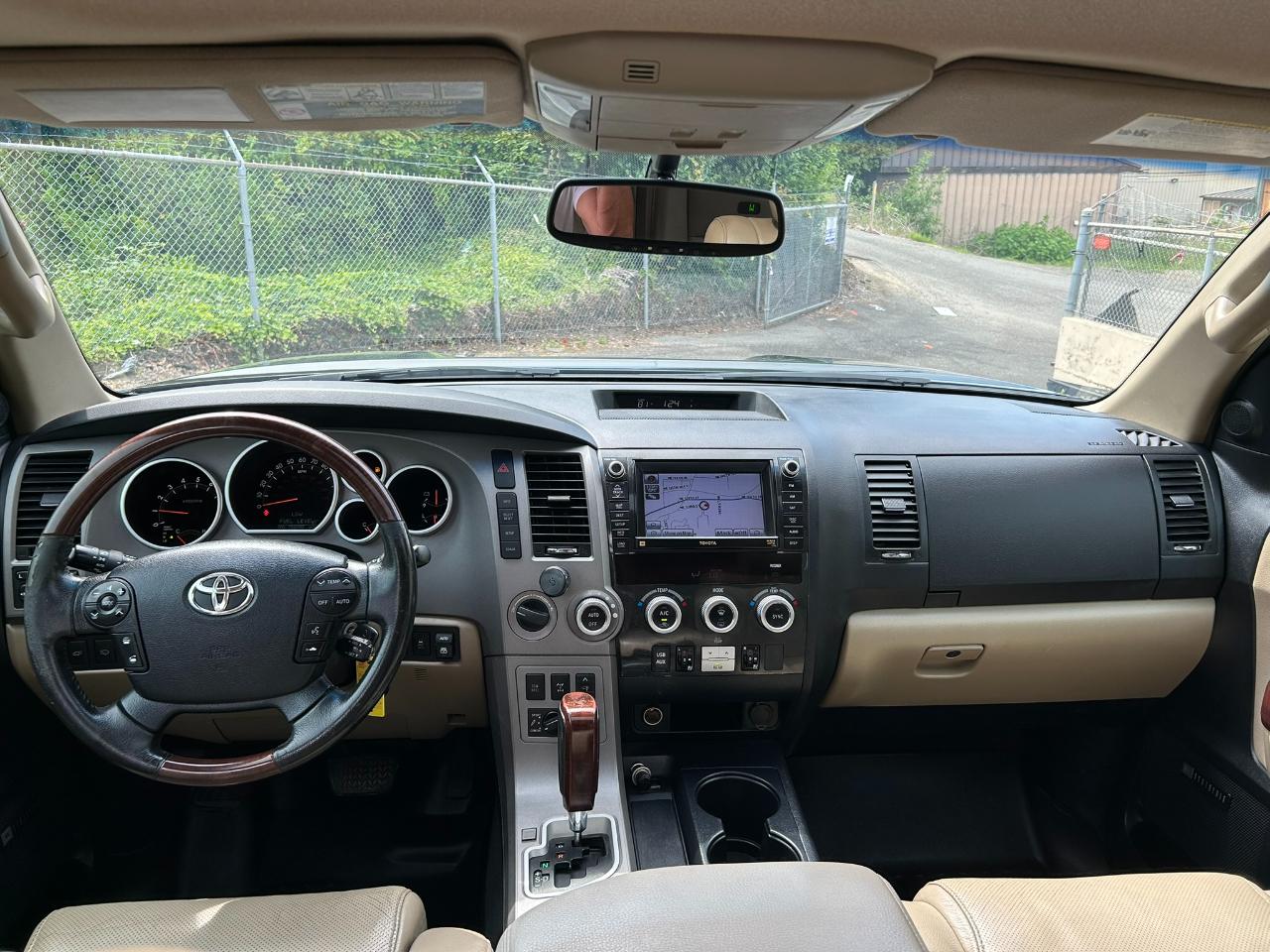 Toyota Sequoia Plantium 4WD FFV 2012