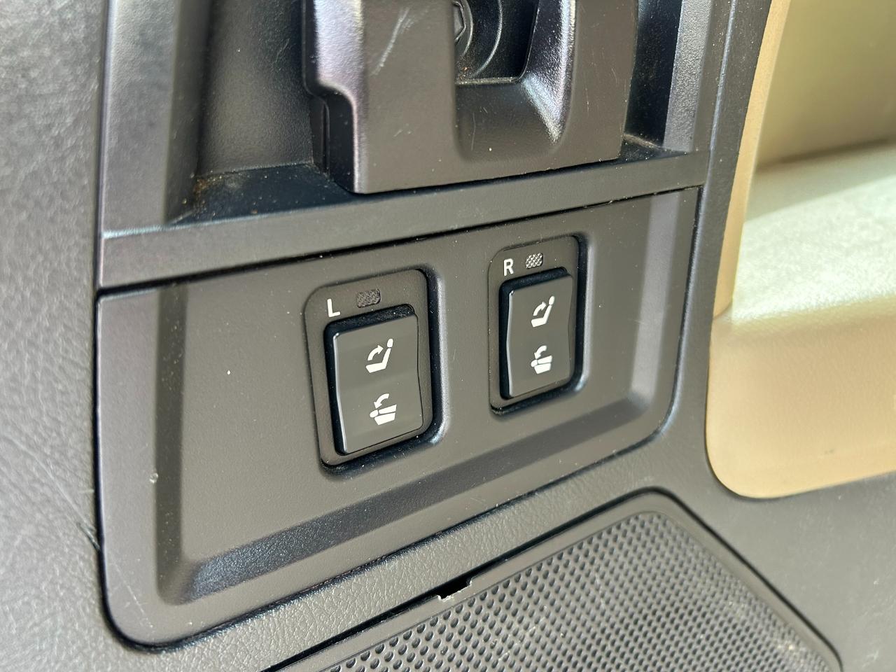 Toyota Sequoia Plantium 4WD FFV 2012