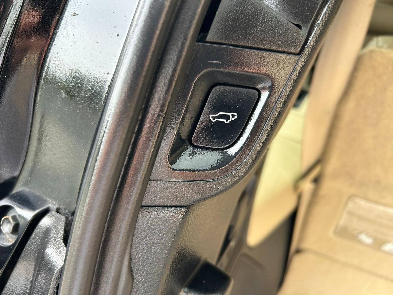 Toyota Sequoia Plantium 4WD FFV 2012