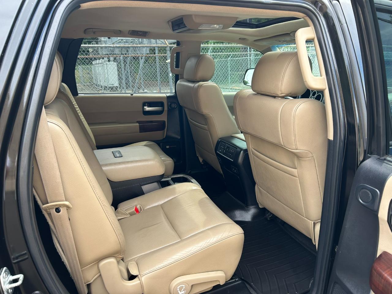 Toyota Sequoia Plantium 4WD FFV 2012