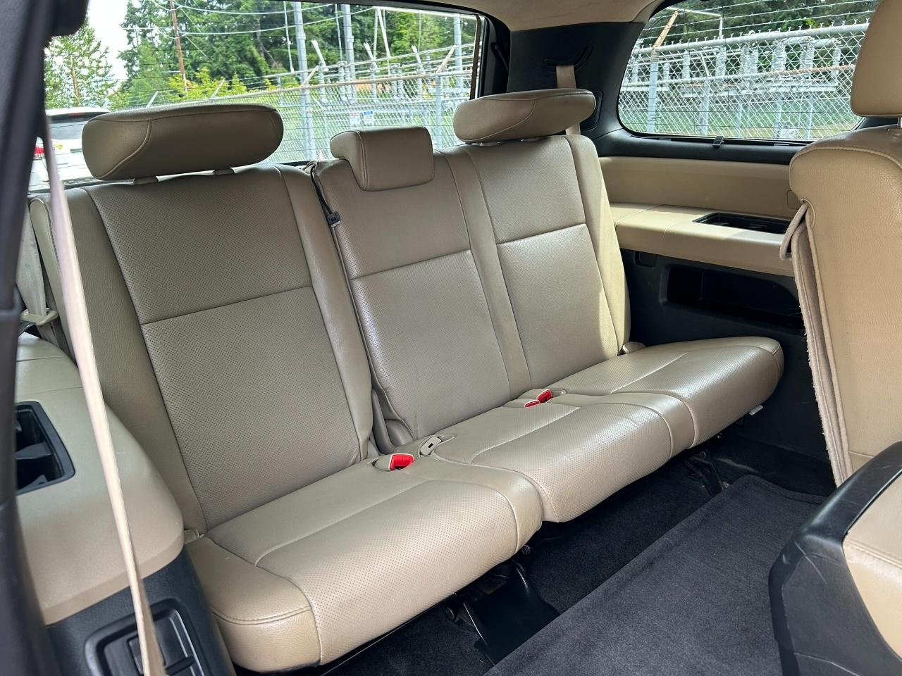 Toyota Sequoia Plantium 4WD FFV 2012