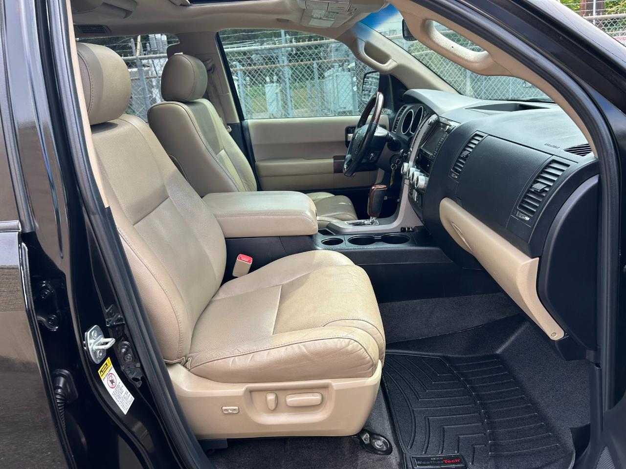 Toyota Sequoia Plantium 4WD FFV 2012