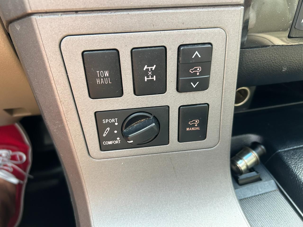 Toyota Sequoia Plantium 4WD FFV 2012