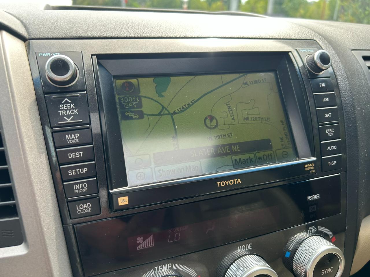 Toyota Sequoia Plantium 4WD FFV 2012