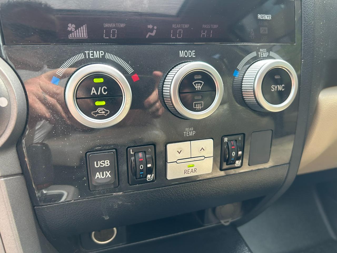 Toyota Sequoia Plantium 4WD FFV 2012